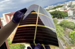 屋顶、曲型墙面轻鬆安装，日本推超薄钙钛矿太阳能板