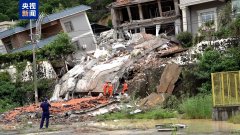 广州白云发生山体滑坡致房屋受损14人被困 已救出7人